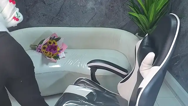 carla tp online show from November 4, 1:05 pm