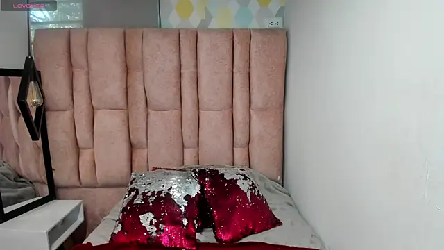 Issa Milf   online show from April 18, 1:24 pm