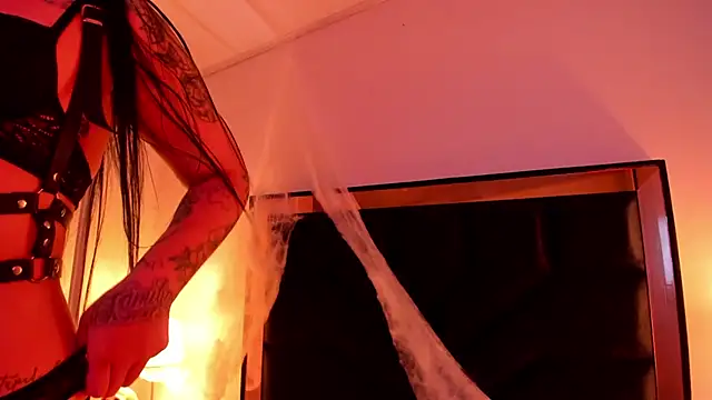 SusanVilla online show from October 9, 9:19 pm