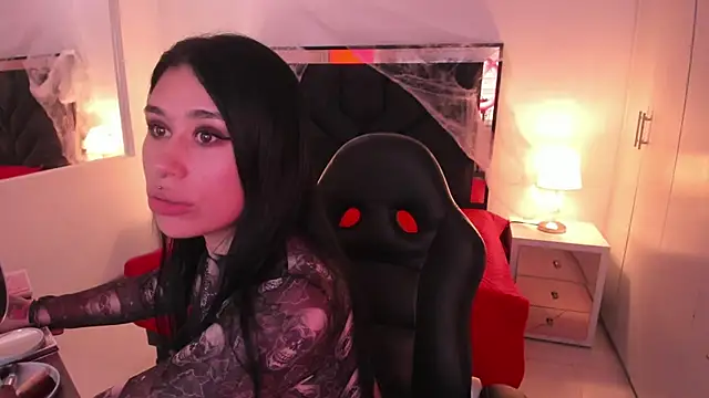 SusanVilla online show from October 23, 7:31 pm