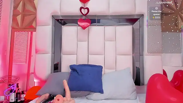 violet milleer online show from February 16, 7:25 pm