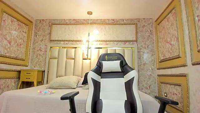 Alisonn Doll online show from October 2, 5:18 pm