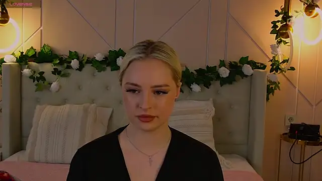 EllyLinn online show from April 10, 5:08 pm