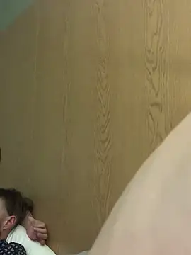 GoldenPussy1329 online show from March 1, 12:43 am