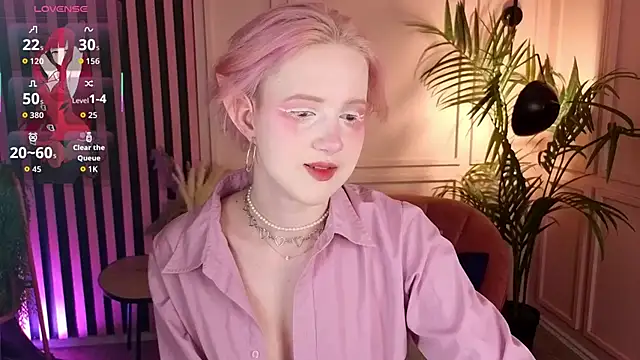 luna son online show from November 13, 9:25 pm