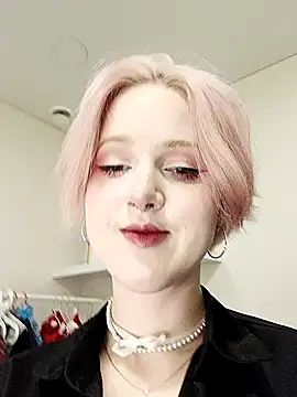 luna son online show from November 12, 9:24 pm