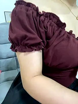 lee ly online show from October 3, 8:08 am