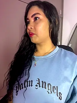 EmilyZuits online show from November 22, 10:01 pm