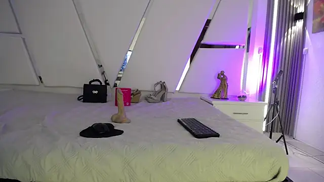 chloe  Jones  online show from March 19, 1:26 pm