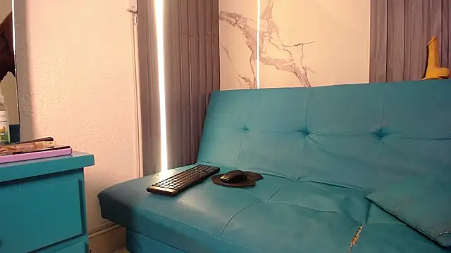 chloe  Jones  online show from November 3, 12:53 pm