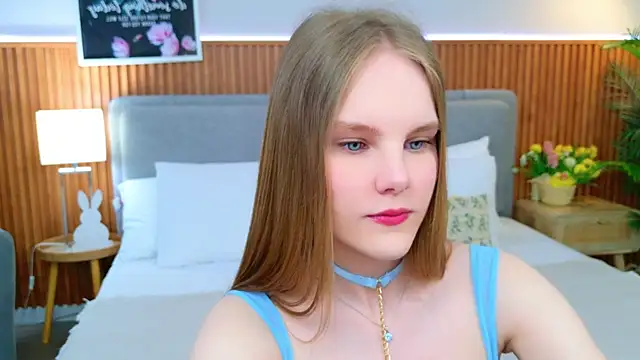 Lili Lohan online show from April 12, 5:10 am