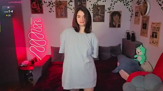 kira kick online show from November 7, 6:57 pm