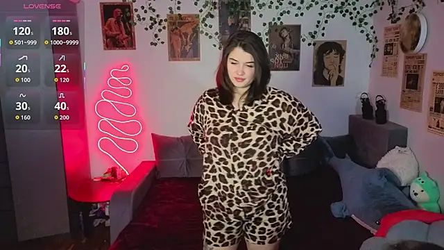 kira kick online show from November 20, 4:19 pm