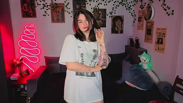 kira kick online show from October 27, 5:08 pm