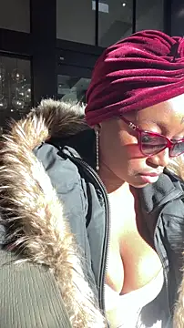 tia   fox online show from November 19, 7:47 pm