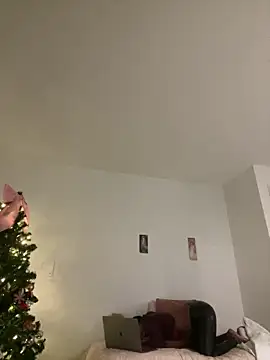 tia   fox online show from March 3, 2:39 am