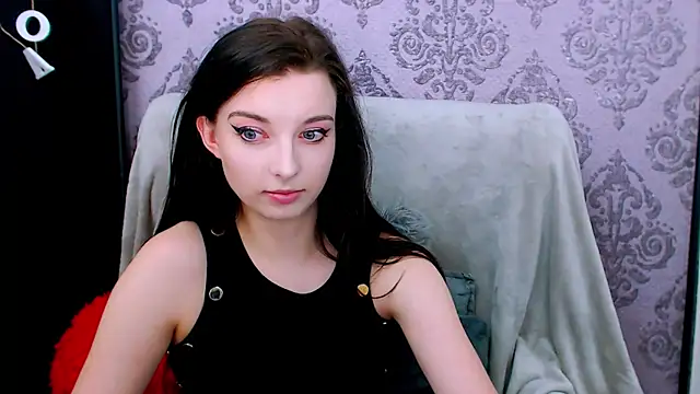 DominantLuna online show from March 3, 9:10 pm