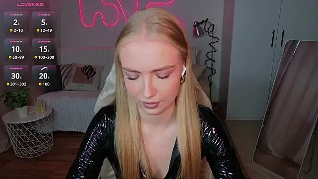 TessaGrays online show from April 27, 12:02 pm