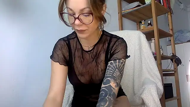 MiraLuna online show from December 1, 9:24 am