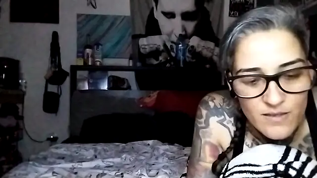 inkdhollow1 online show from October 11, 3:55 am