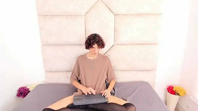 Scaarlett 22  online show from October 12, 7:38 pm