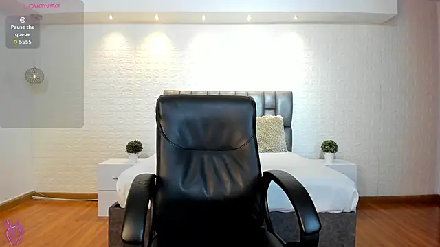 VenusCooper online show from March 17, 6:34 pm