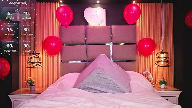 Emily Roberts9 online show from February 12, 11:45 am