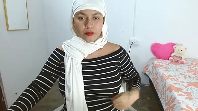 Nadia hasbun online show from December 21, 4:11 pm