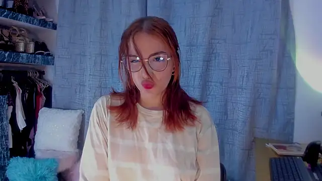 AmaruBloom online show from October 9, 5:22 am