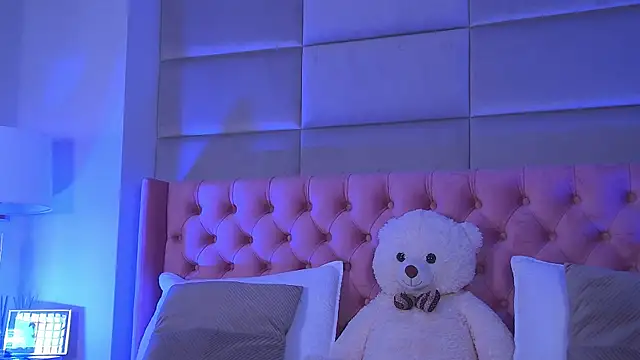 AmyraMoon online show from October 11, 4:06 am