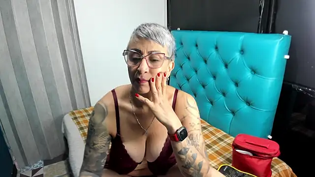 Charlotte  Gray online show from December 15, 12:21 pm