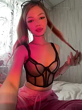  Siennaaa  online show from April 3, 1:53 pm