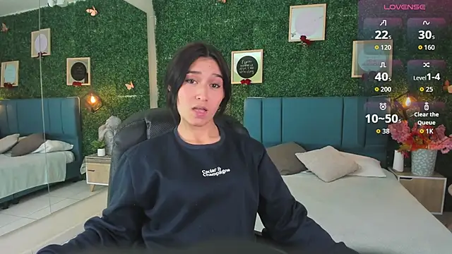 Rubyvixxen  online show from October 21, 3:54 am