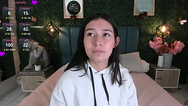 Rubyvixxen  online show from November 25, 3:41 am