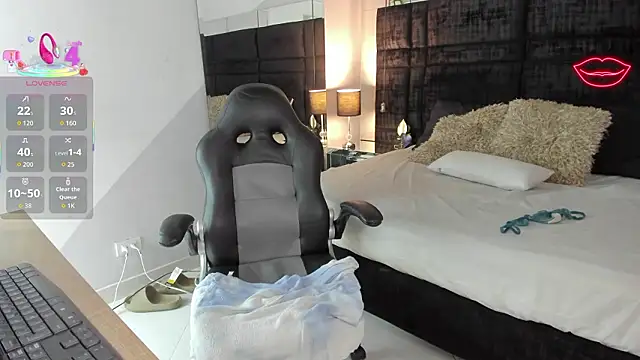 MayaCurvy online show from January 16, 4:30 am