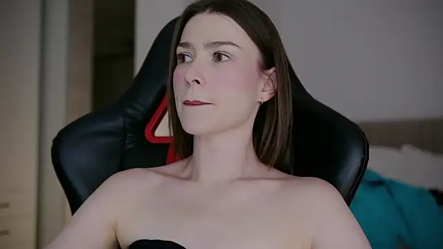 WowHelloAlice online show from April 5, 9:14 pm