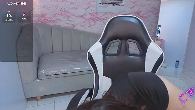 mia foster t online show from February 27, 1:33 pm