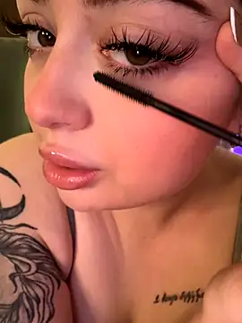 KellyMoors online show from December 22, 2:04 am