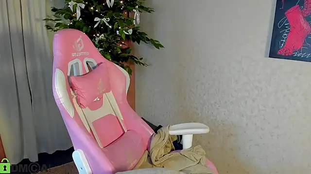 L1na Reeds online show from January 10, 1:10 am