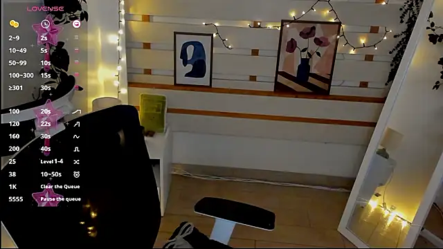 Mona Esty online show from February 19, 10:30 pm