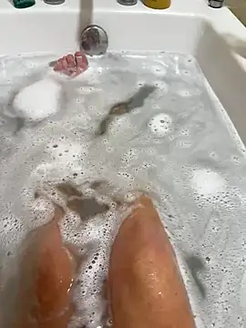 MimiMaee online show from October 8, 9:13 am