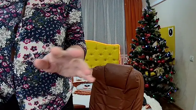 VestaWoody online show from December 15, 8:08 am