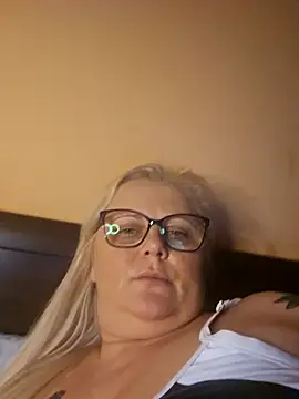 NieMaJazdyBezGwiazdy7883 online show from November 26, 9:38 pm