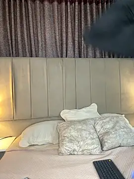 alahia hank online show from December 4, 6:52 pm