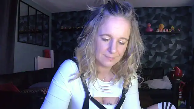 Delichieuse5 online show from February 10, 8:45 pm