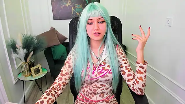 TiffanyYounge online show from April 5, 11:09 am