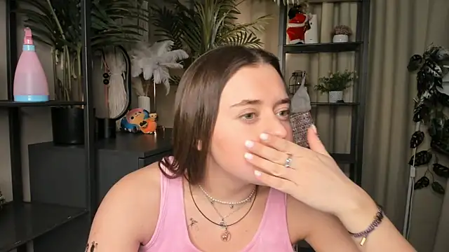 ThelmaJusto online show from February 5, 4:10 pm