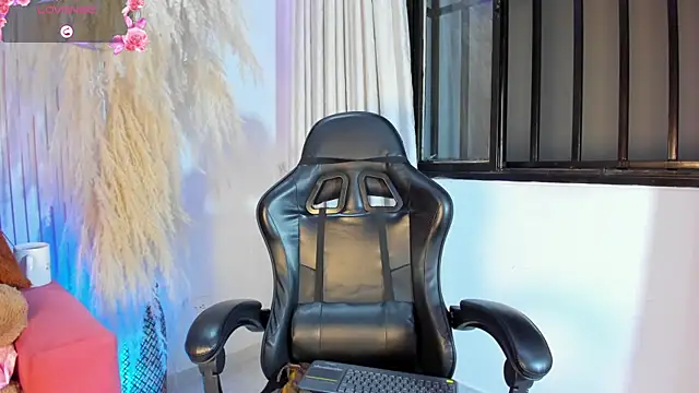 alejagarcia  online show from October 19, 1:40 am