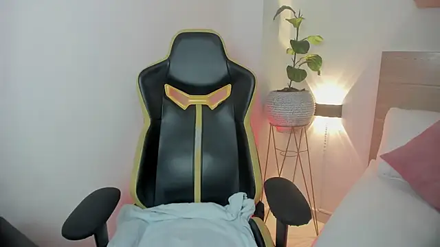 kaitt  online show from November 21, 3:25 pm