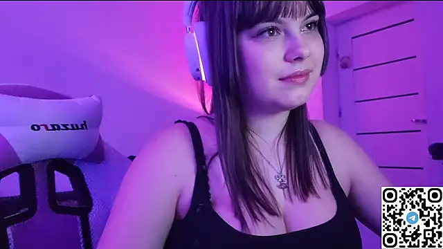 KristiBloom online show from December 15, 10:37 pm